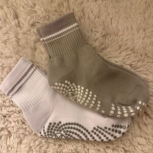 Pilates/yoga Non-Slip crew Socks Duo - White & Taupe